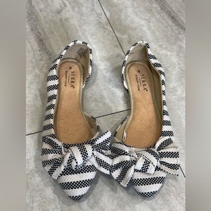 Super cute bow tie striped pointed toe flats